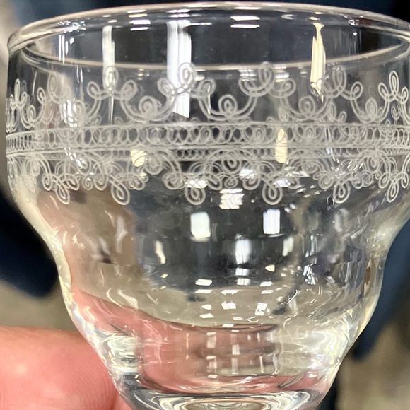 Etched Design Clear Glasses 4 1/4” Tall Wine After Dinner Drink Set of 6 - Picture 10 of 11